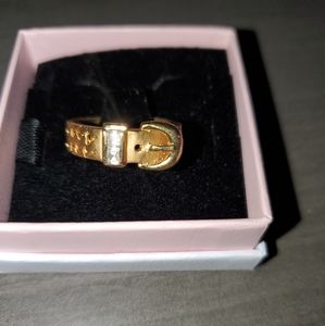 Gold belt ring with CZ.